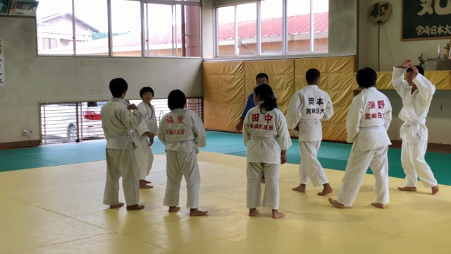 宮崎日大中学生によるプチ柔道教室の記事動画
