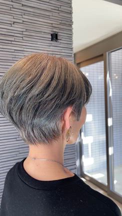 白髪率60％でもここまで変わる｜ブリーチなし白髪ぼかし×ショートの記事動画