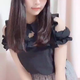 ストッキングを脱ぐ女の子の画像