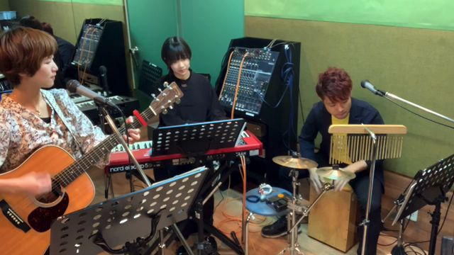 ライブ中に笑いを堪えてる人の頭の中（2月26日はスタジオ配信ライブでした！）の記事動画