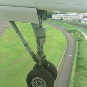 飛行機、着陸の瞬間の画像