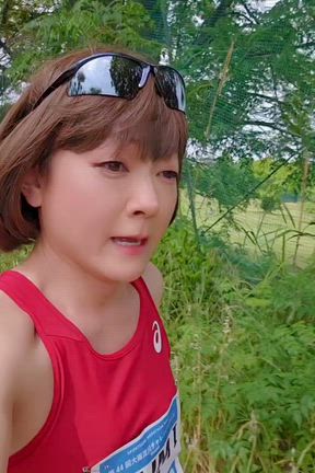 陸上女子ユニでマラソン参加の記事動画