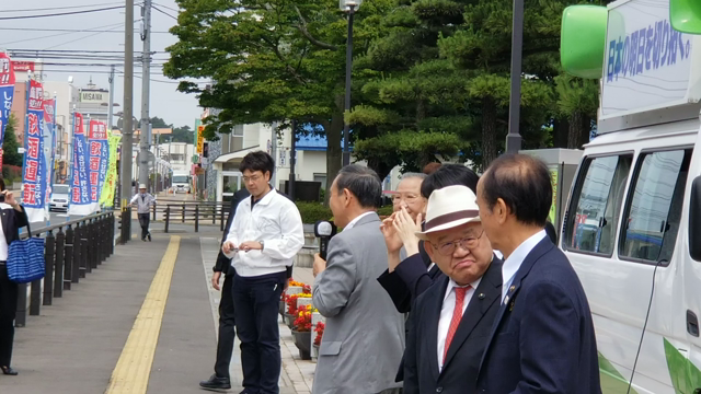 菅官房長官来たる！の記事動画