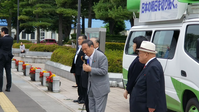 菅官房長官来たる！の記事動画