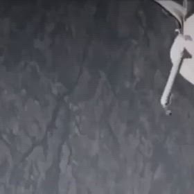 スペースシャトル近くのUFOの本物の映像の画像
