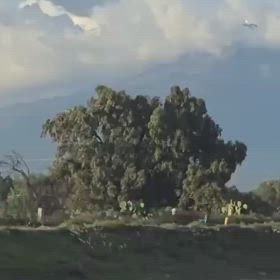 ポポカテペトル山頂で雲に隠れるUFOの画像