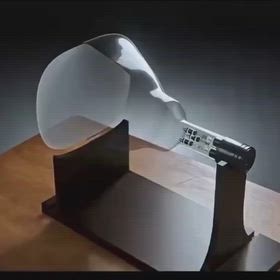 テレビは、本質的には我々の居間に置かれた小型の粒子加速器でした。の画像
