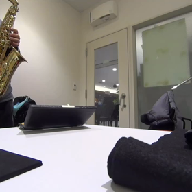 試し吹き”あたたかいなぁ！サックスもやっぱり木の音”の画像