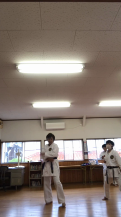 シニア空手の練習日／右手と左手がわからなくなるの巻(笑)の記事動画