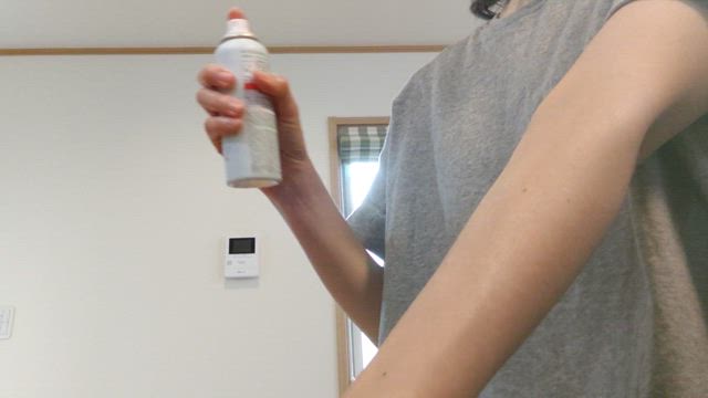 【日焼け止め＆虫よけが一本で】ベタつきが少ない快適な日焼け止めスプレーの記事動画