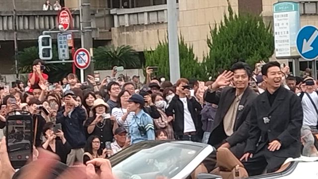 え？小栗旬？名古屋まつりのパレードに特別ゲストの記事動画