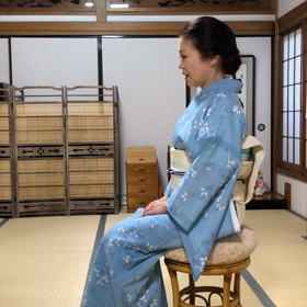 美しく椅子から立ち上がる方法❗️の画像