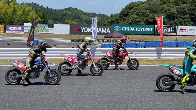 スーパーモト　決勝日の記事動画