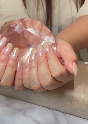 《nail salon base》オーロラネイル✨の記事動画