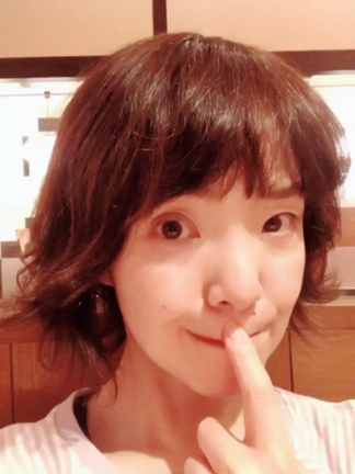 表情筋ピクピク♪上がりにくい方は手を使ってピクピク♪の記事動画