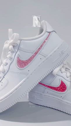 NIKE スニーカーデコの記事動画