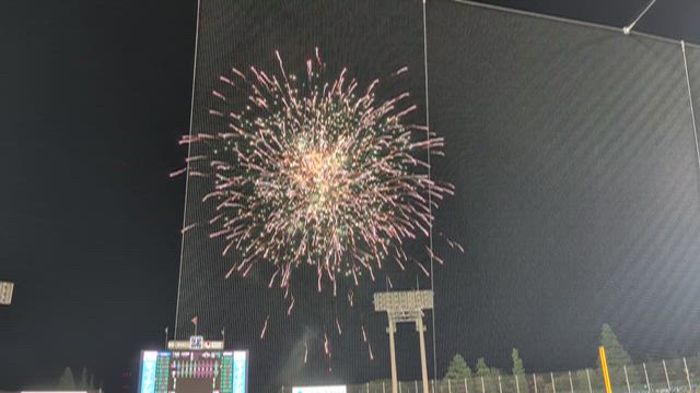 神宮球場が緑にの記事動画