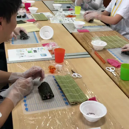 【基本コース】留学先・海外駐在先、家庭科の授業でも大好評のデコ巻き寿司！初心者から学べる1日講座の記事動画
