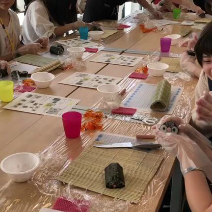 【基本コース】留学先・海外駐在先、家庭科の授業でも大好評のデコ巻き寿司！初心者から学べる1日講座の記事動画