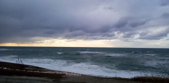 昨日の海&荒れた海の記事動画