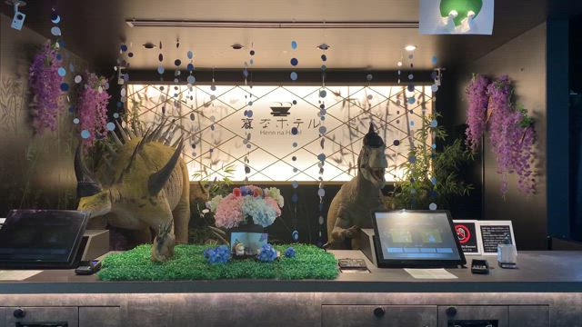 『フロントが恐竜のホテル？生まれて初めて！泊まってみました☆』の記事動画