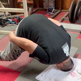 昨日の首トレの画像