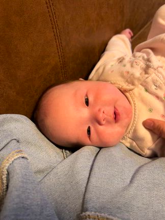 赤ちゃんのおしゃべりの様子と鋭い視線時々感じる悩み。の記事動画
