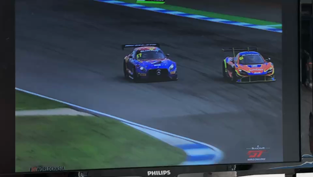 チームは大盛り上がりの記事動画