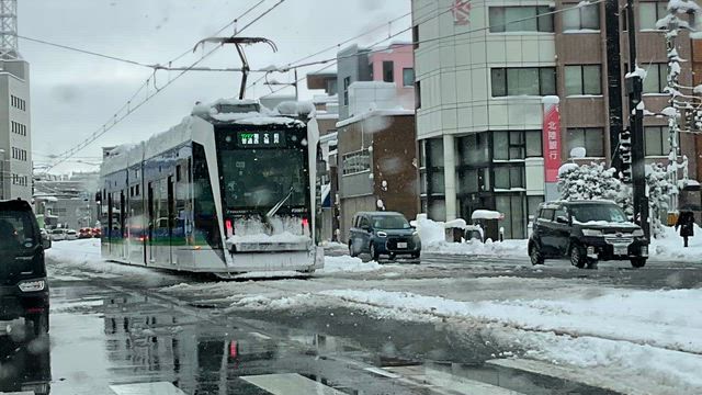 雪の中「福井鉄道が走る」の記事動画