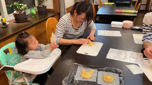 大きく切り分けた生地でカメさんの前足を作ったらウミガメに♪の記事動画