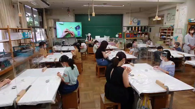 小学校でねんど教室！の記事動画