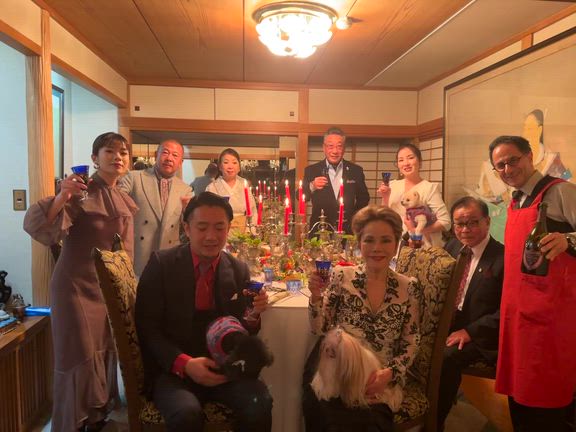 デヴィ夫人宅で新年会　七福神長谷川毅のブログの記事動画