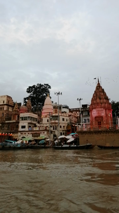 インド旅　動画あり　ガンジス川で船に乗る　ベナレスの記事動画