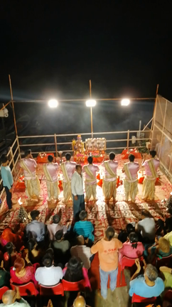 インド旅　祈りの動画　あり　ガンジス川での祈り　ベナレス（バラナシ）の記事動画