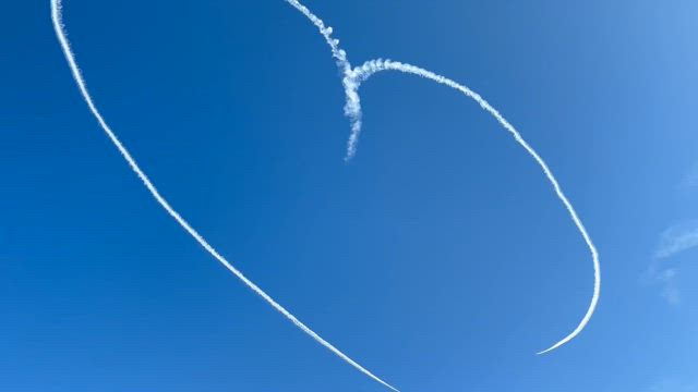 ブルーインパルスの記事動画