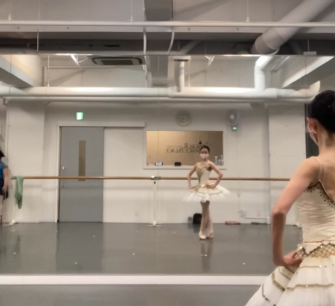 豪華なお衣装は重たい。の記事動画