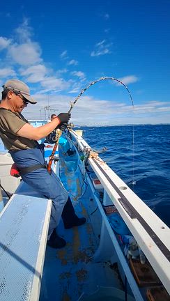 キハダマグロ船の記事動画