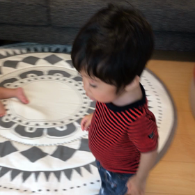 あるいてる我が子の画像