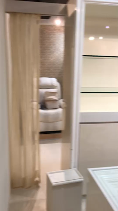 【夏をさらに楽しめるアイテム☆】フットネイルは準備できていますか？の記事動画