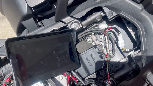 TRACER900GT 大型スマートモニター設置・・・の巻の記事動画