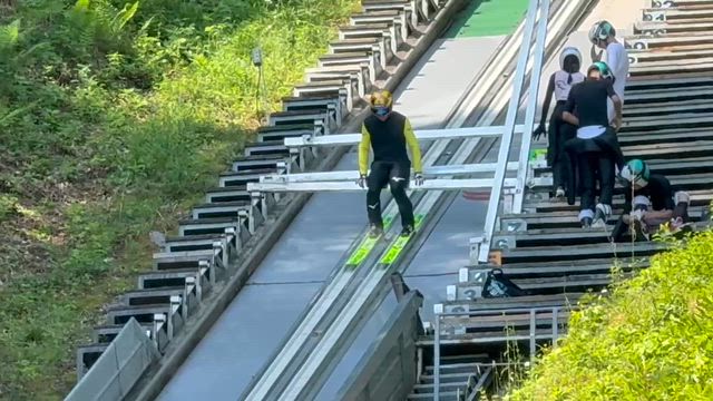 スロベニア・クラン合宿の記事動画