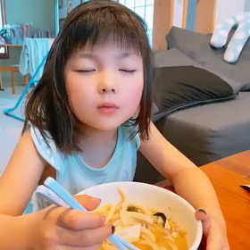 久しぶりに食べながら寝てたの画像