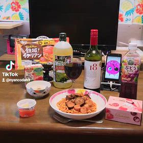 ナスと魚肉ソーセージとキノコのトマトパスタの画像