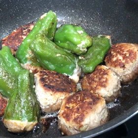 ピーマンの肉詰めの焼き音の画像