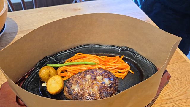 神奈川/相模原/店名が気になりすぎるハンバーグ「君のハンバーグを食べたい」の記事動画
