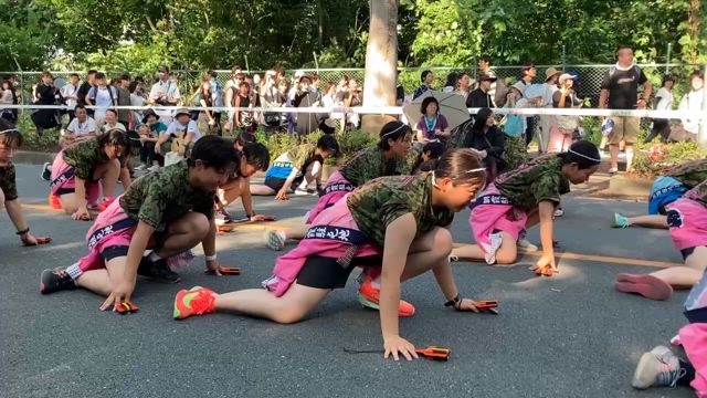 笑顔いっぱい 女性自衛官教育隊「よさこい鳴子踊り」の記事動画