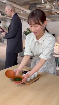 小島瑠璃子ちゃんのお茶イベントの記事動画
