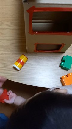 手作りおもちゃで心が癒える♪ビジーボード→ポットン落とし&段ボールおもちゃの記事動画