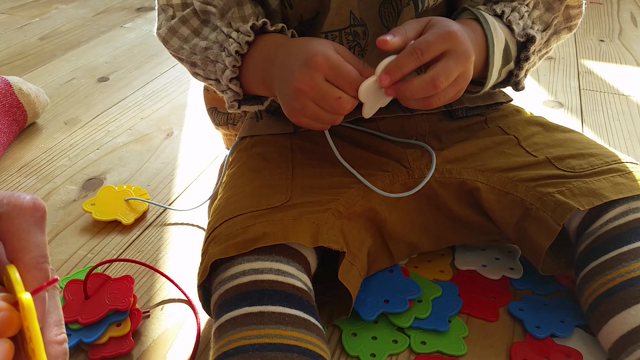 ひもとおしできたよ♪(STEP1の知育時間に)の記事動画
