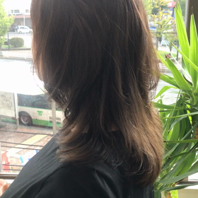 柔らかストレートとツヤアッシュの画像